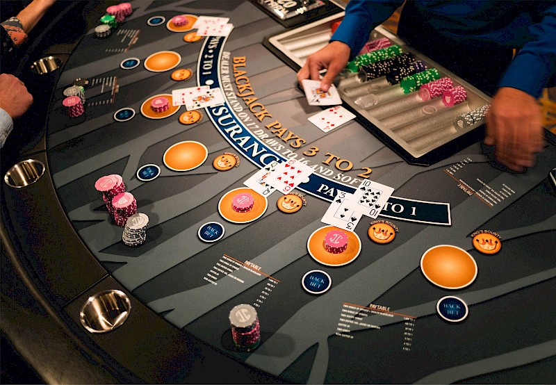 Top Online Casino Accounts To Follow On Twitter